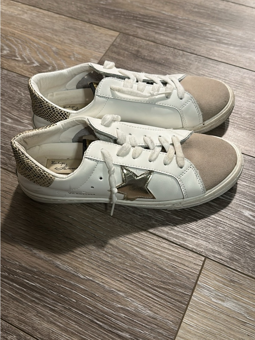 Vintage Havana White Sneakers with Beige Toe and Gold Star size 8.5